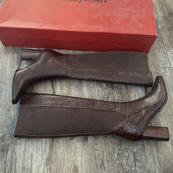 Donald Pliner Houda snake print leather boots sz 7.5 - Picture 1 of 8